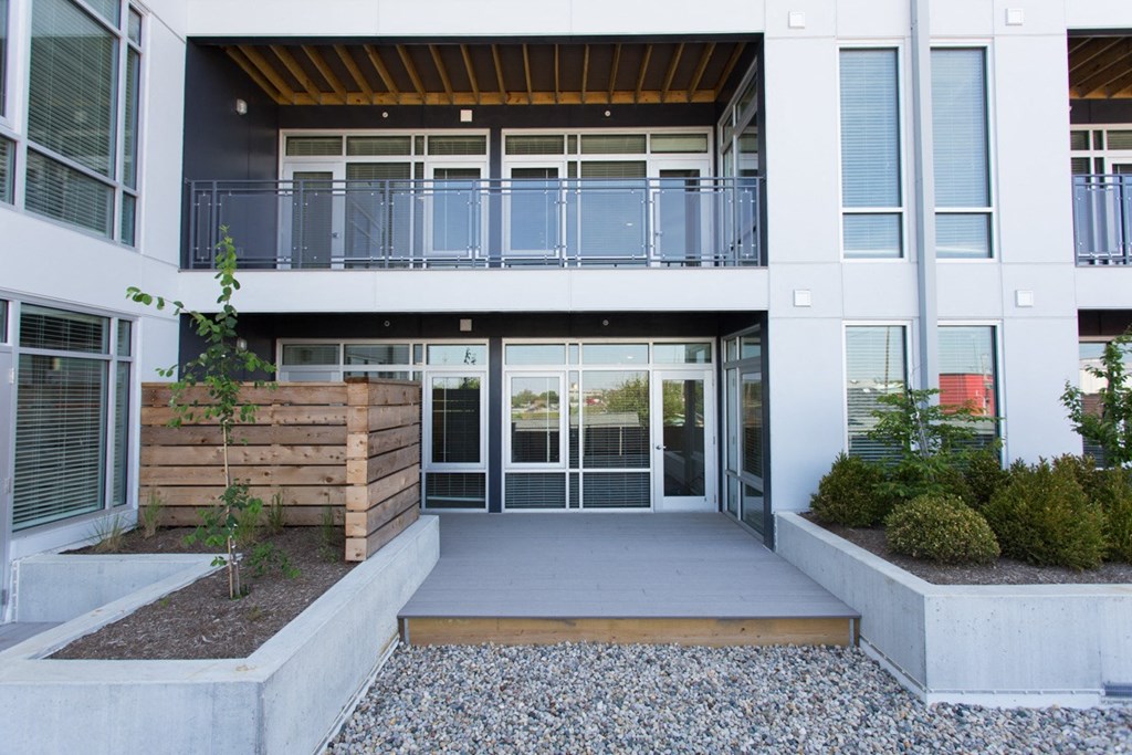 exterior of apartment building at 747 Apartments, Indianapolis, Indiana