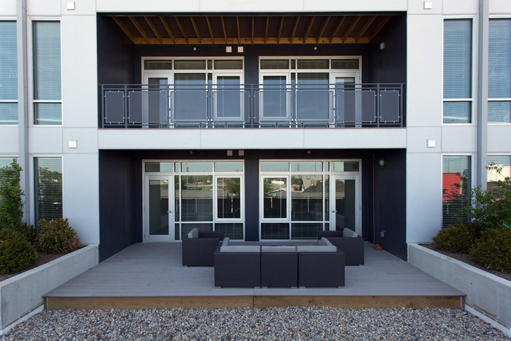 exterior of apartment building at 747 Apartments, Indianapolis, IN