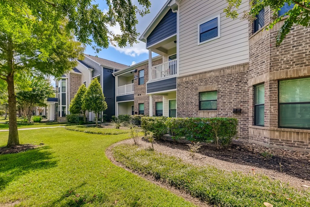 Apartment Exterior at Avenues at Shadow Creek Ranch, Pearland