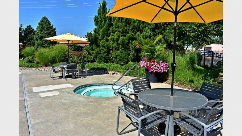 hot tub at CityView, North Kansas City, Missouri