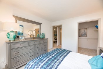 bedroom on two bedroom two bathroom apartment - Photo Gallery 33