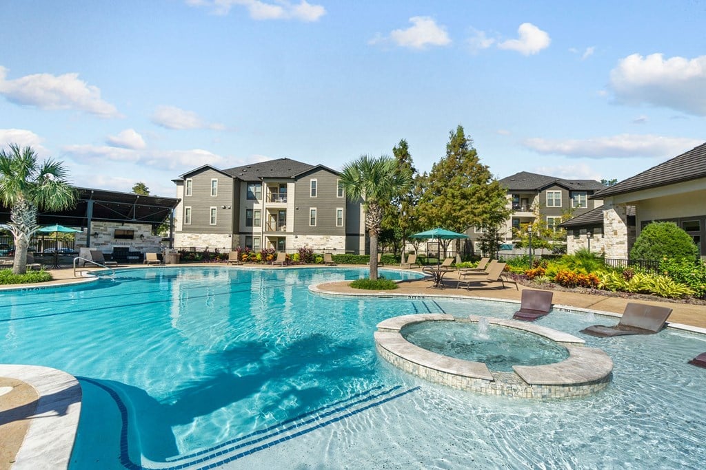 Hot Tub And Pool at Discovery at Kingwood, Kingwood, TX
