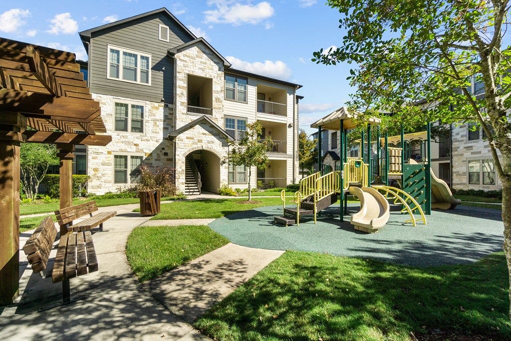 Courtyard Green Space at Discovery at Kingwood, Kingwood, TX, 77339
