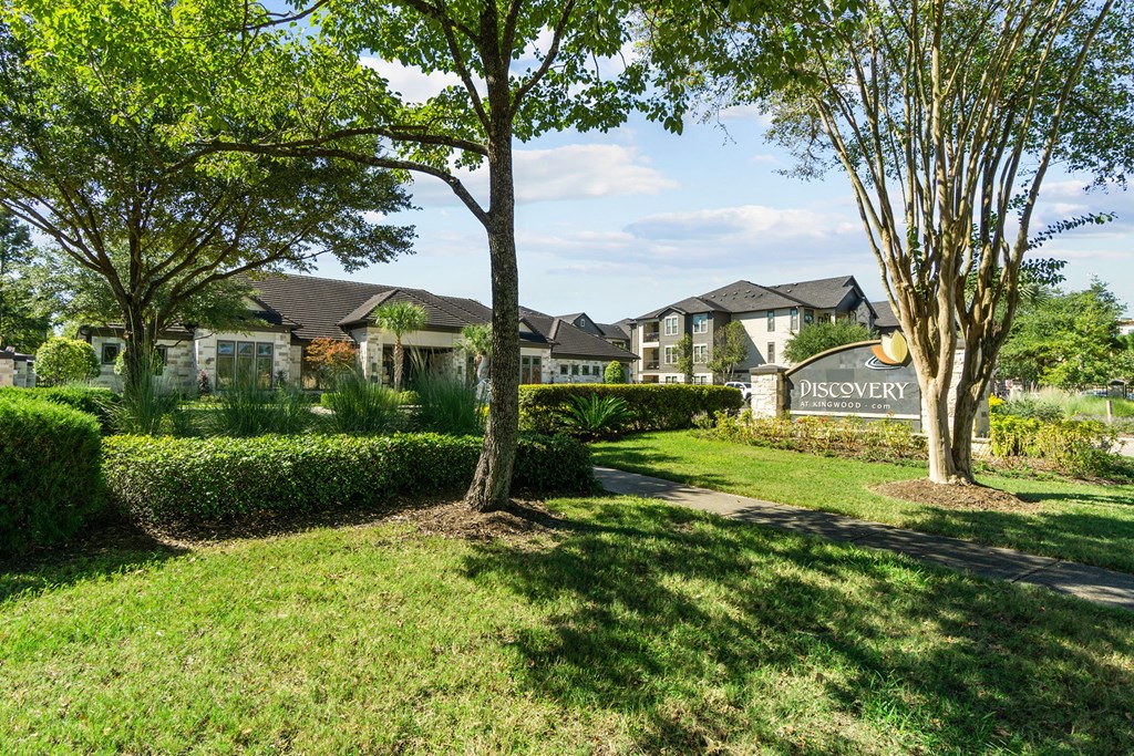 Lush Green Landscaping at Discovery at Kingwood, Kingwood, TX, 77339
