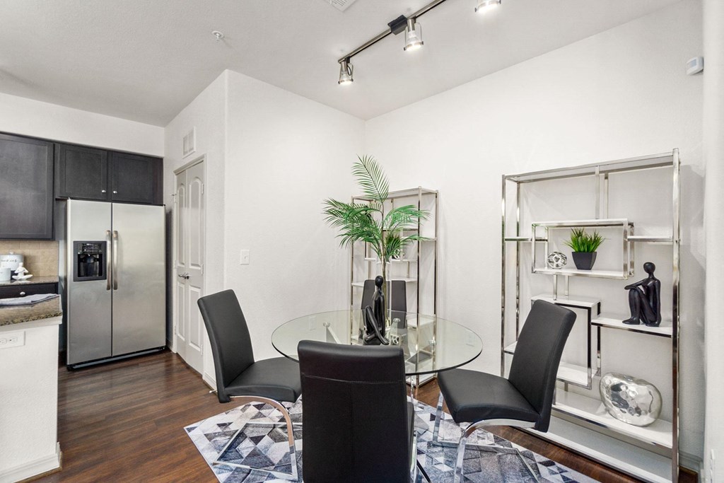 Dining Area at Discovery at Kingwood, Kingwood, TX, 77339