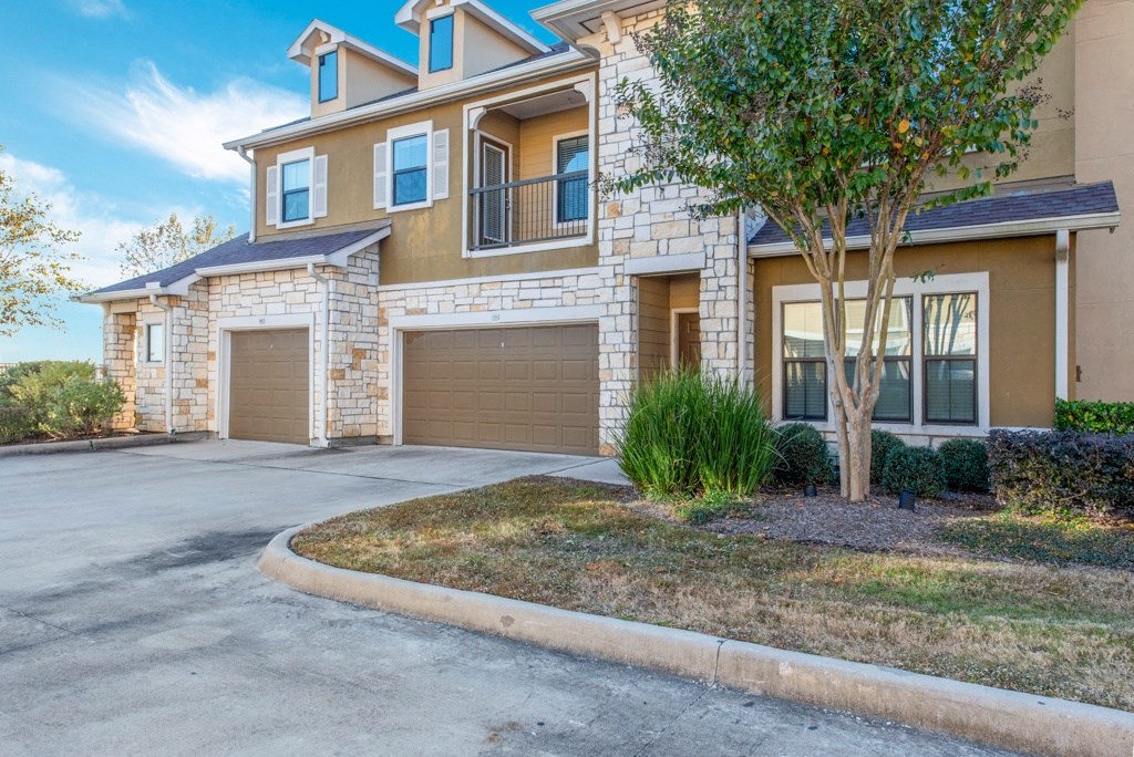 Garages at Avenues at Tuscan Lakes, League City, TX, 77573