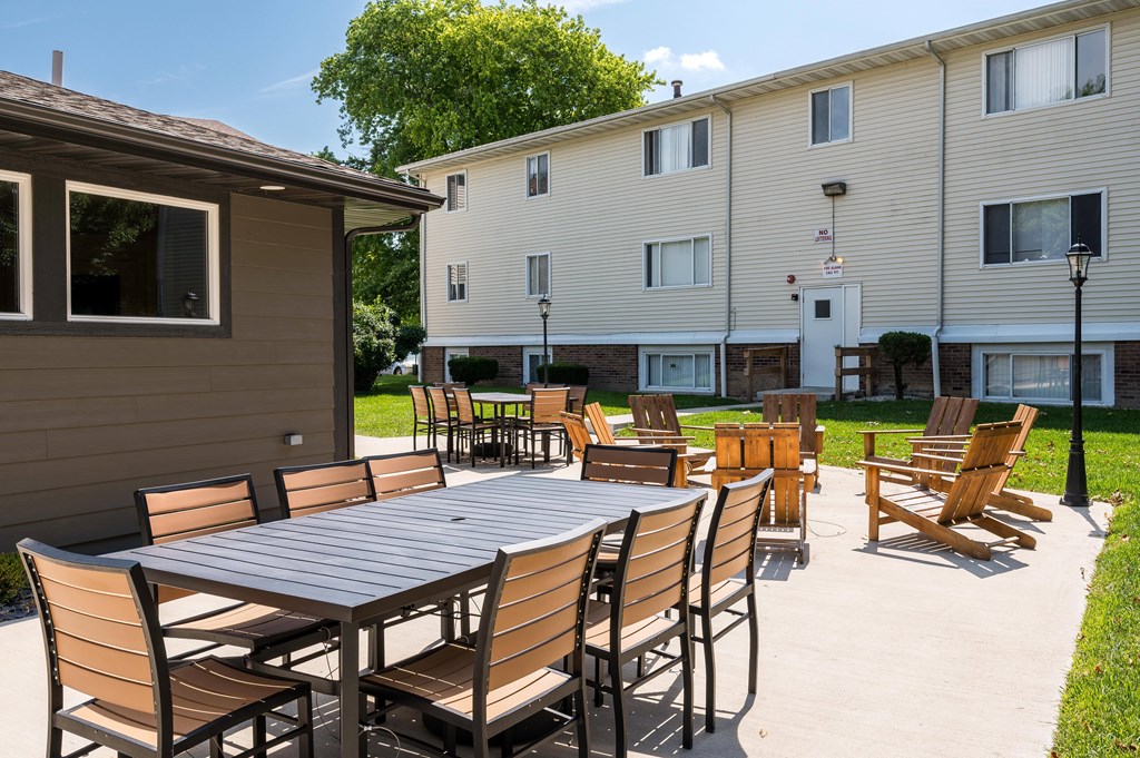 Outdoor Dining Area at 3TEN, Springfield, 62704