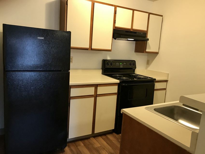 kitchen with black appliances - Photo Gallery
