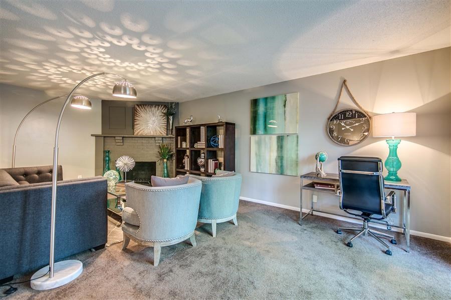 Work Desk at London House Apartments, Lenexa