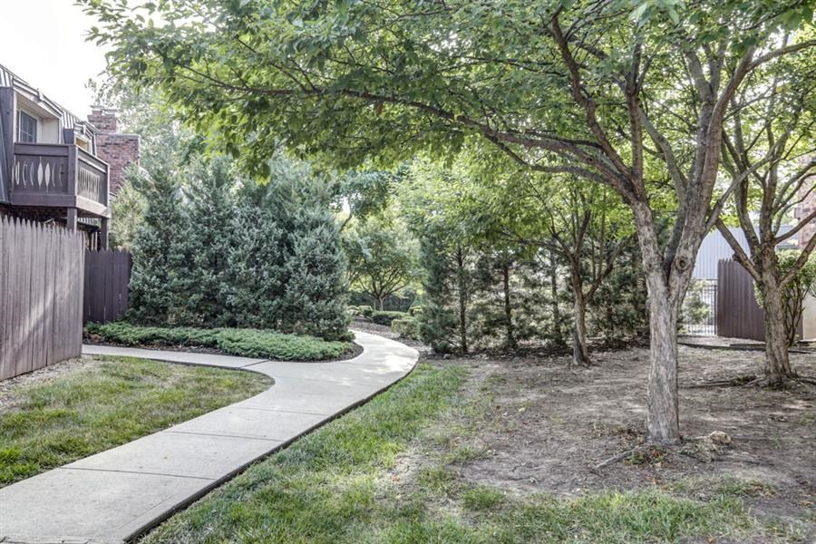Courtyard Walking Path at London House Apartments, Lenexa