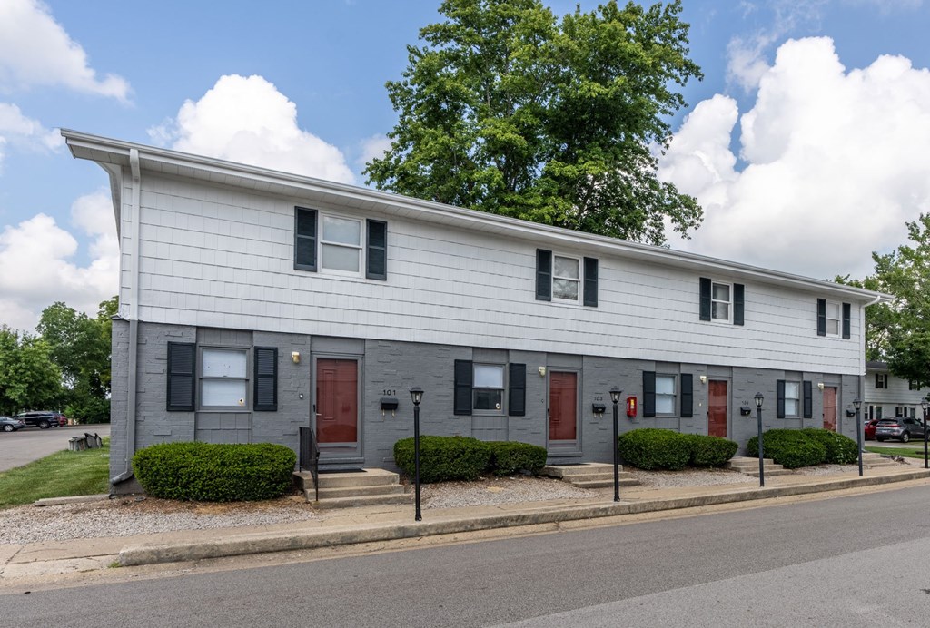 Homes Exterior Shots at Spring Creek Townhomes Apartments, Springfield 62702