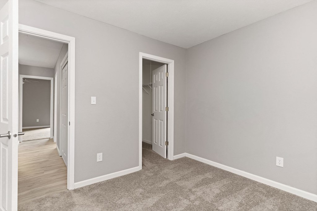 Plush Carpeting at Spring Creek Townhomes Apartments, Springfield, IL