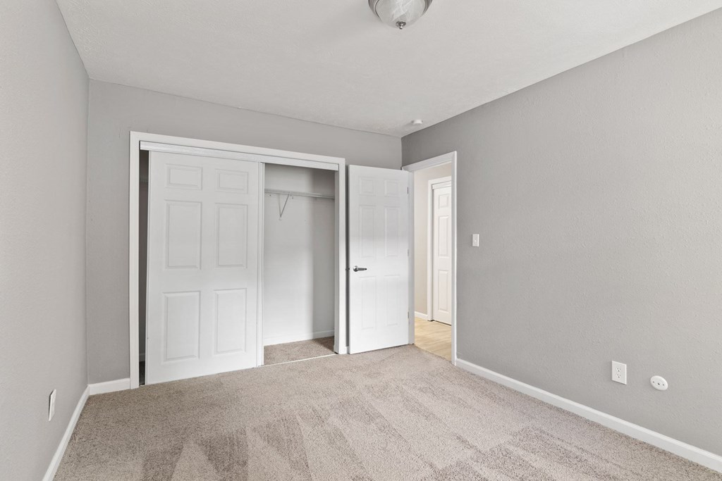 Closet View at Spring Creek Townhomes Apartments, Springfield, IL 62702