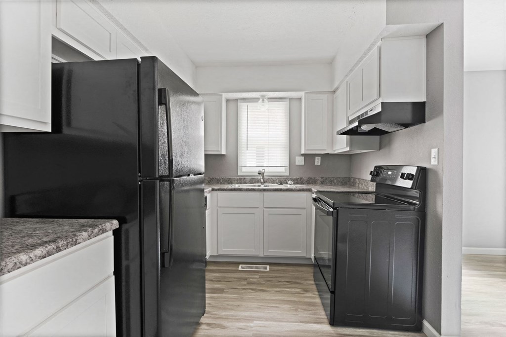 Black Appliances at Spring Creek Townhomes Apartments, Springfield, Illinois