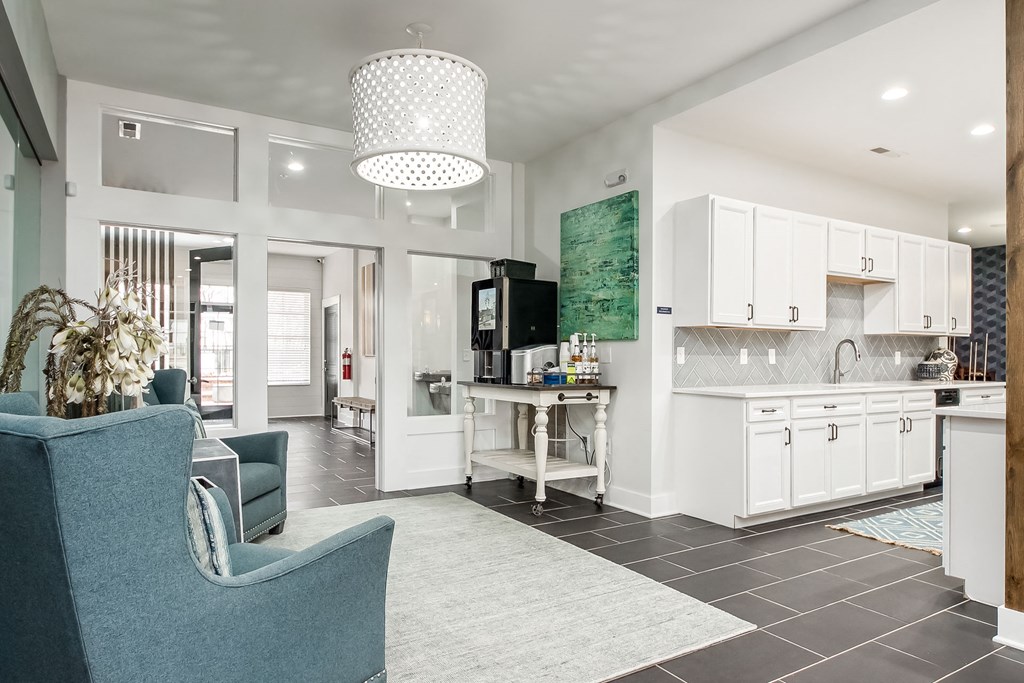 sitting area with coffee bar at The Greyson, Hilliard, 43026