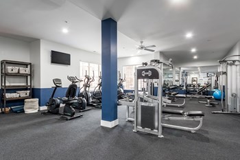 exercise machines in fitness center - Photo Gallery 39
