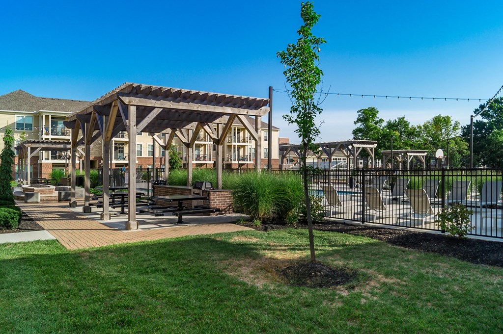 picnic area next to pool at The Greyson, Hilliard, OH