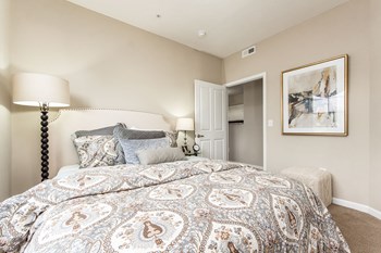 bedroom in apartment - Photo Gallery 53