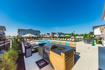 grill area next to pool - Photo Gallery 4