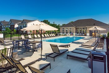 pool lounge chairs - Photo Gallery 5