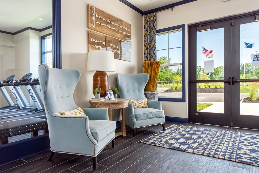 sitting area next to front door in clubhouse at Overland Park, Ohio, 43147