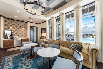 sitting area in clubhouse - Photo Gallery 13