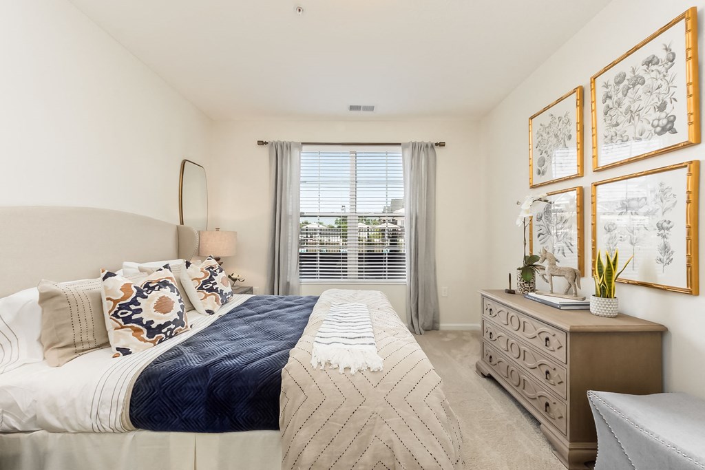 bedroom at Overland Park, Pickerington, OH