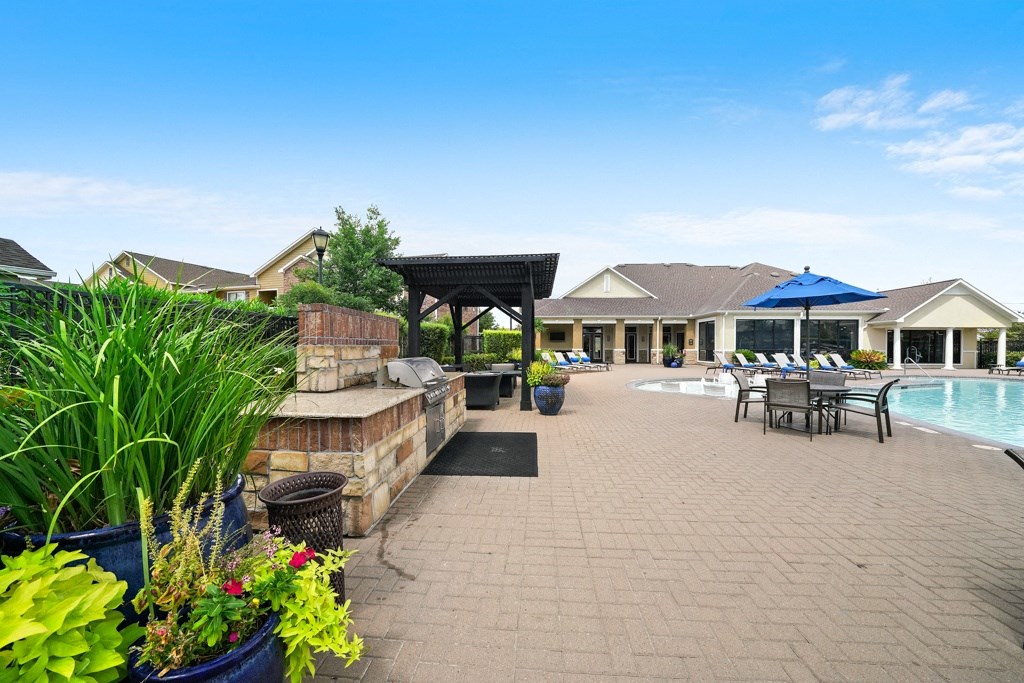Poolside Grill Station at Grand Villas Apartments, Texas, 77494