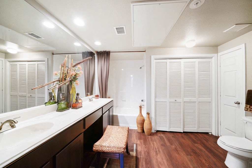 spacious master bath at River Pointe, Conroe, TX, 77304