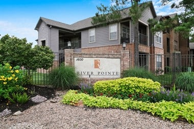 1600 River Pointe Dr. 1-3 Beds Apartment for Rent Photo Gallery 1