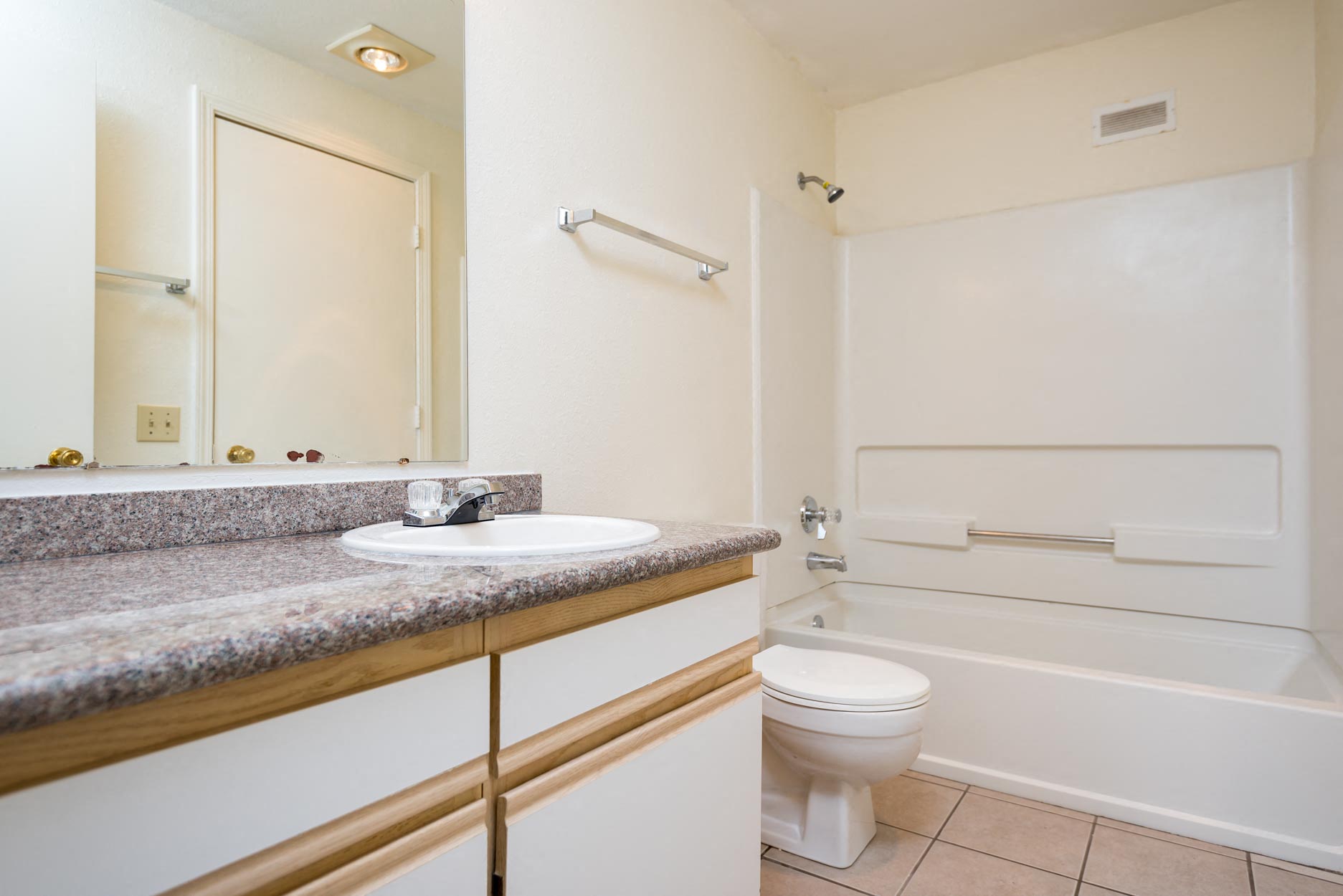 Caldera at Sunnybrook | The Landing Bathroom