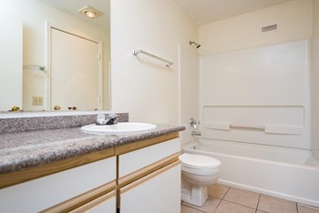 Caldera at Sunnybrook | The Landing Bathroom - Photo Gallery 39