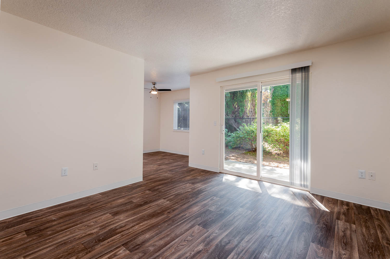 Fernwood | 1x1 Living and Dining Room