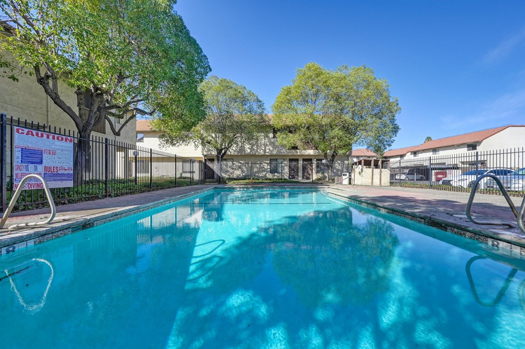 Townhomes at 201 | Outdoor Pool