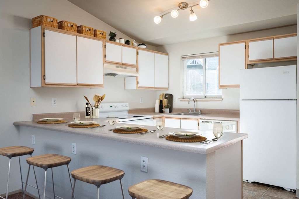 Courtyards at Fairview | Kitchen and Dining