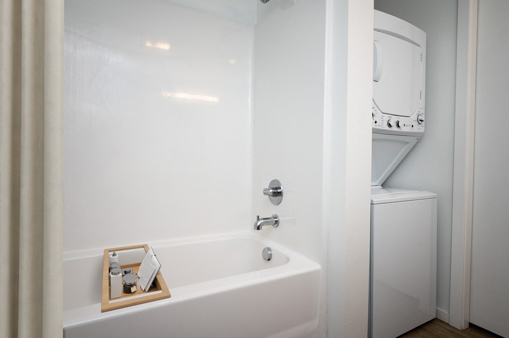 The Lenox | Bathroom