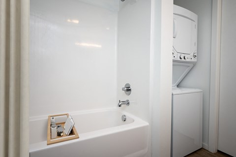 The Lenox | Bathroom