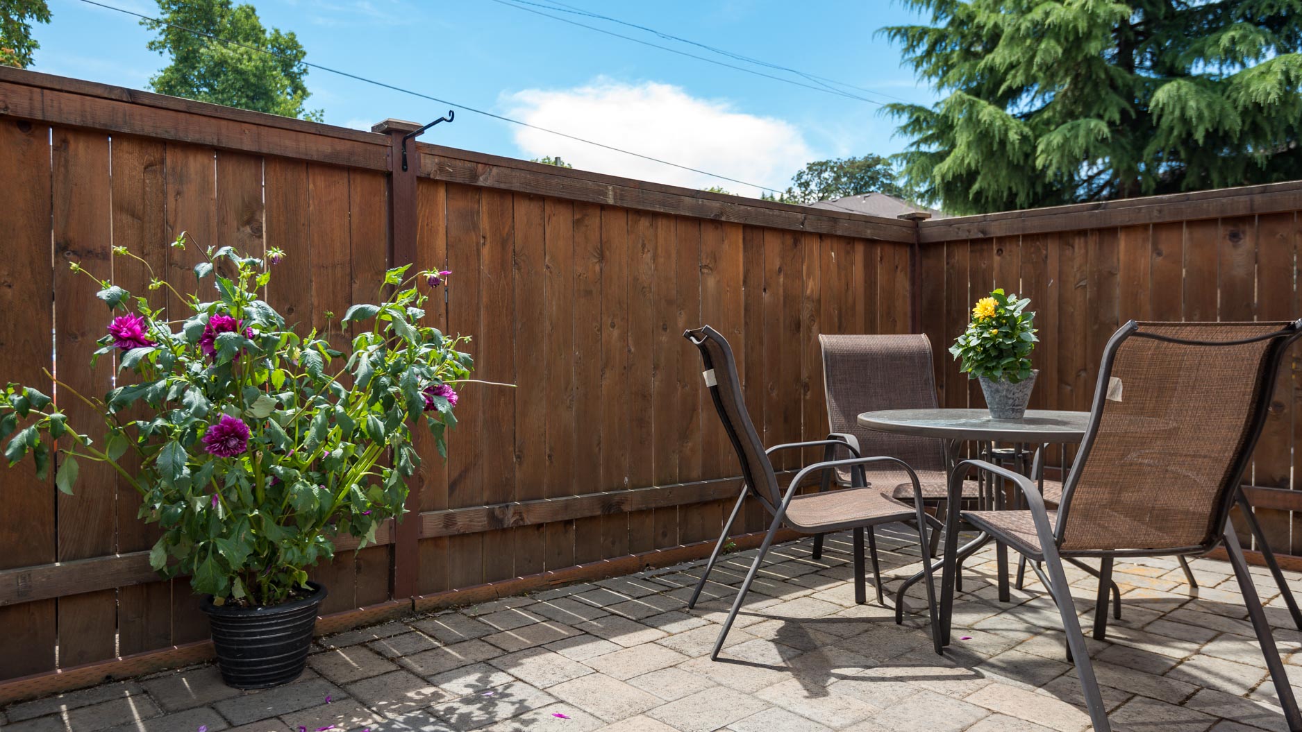 Broadway Center | BBQ Area and Outdoor Dining