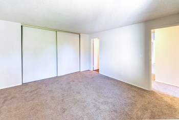 7580 SW Scholls Ferry Road 1-3 Beds Apartment, Portland, Oregon for Rent - Photo Gallery 6