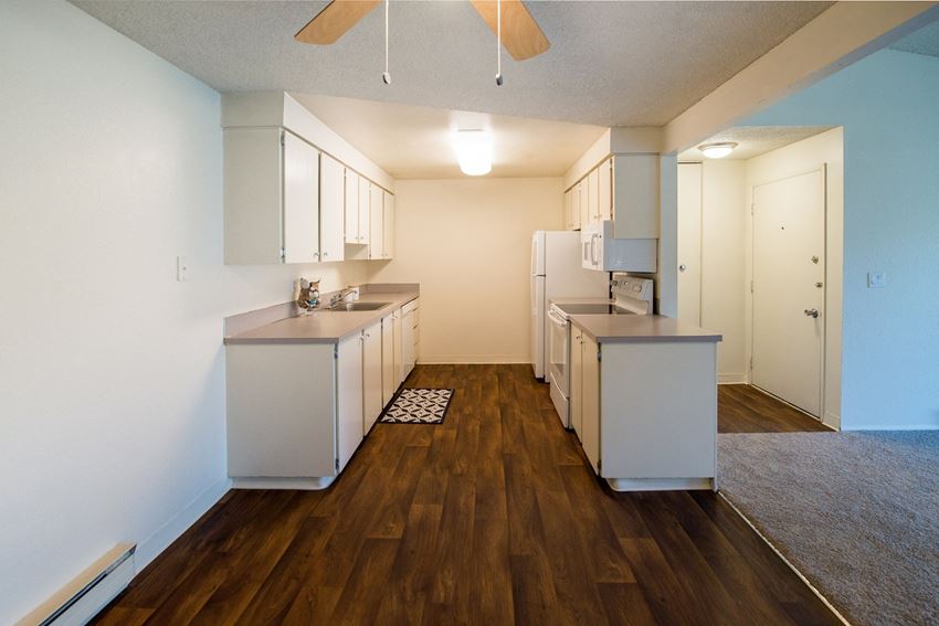 7580 SW Scholls Ferry Road 1-3 Beds Apartment, Portland, Oregon for Rent - Photo Gallery 1