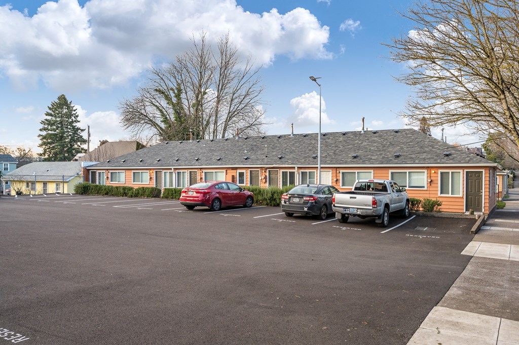 Clinton Court | Exterior