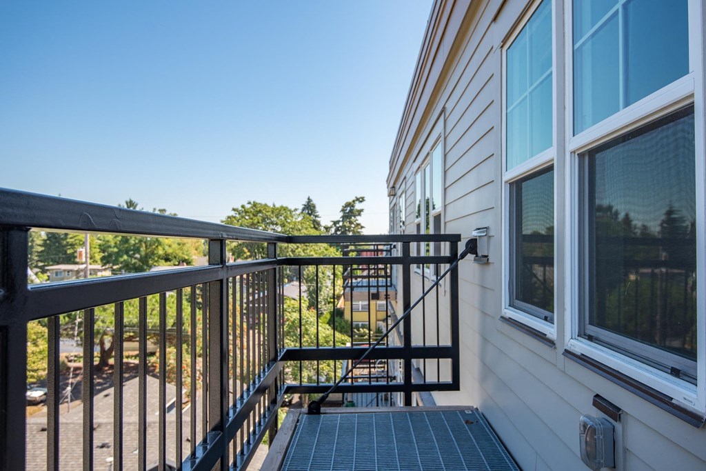 Beaumont Village | Balcony