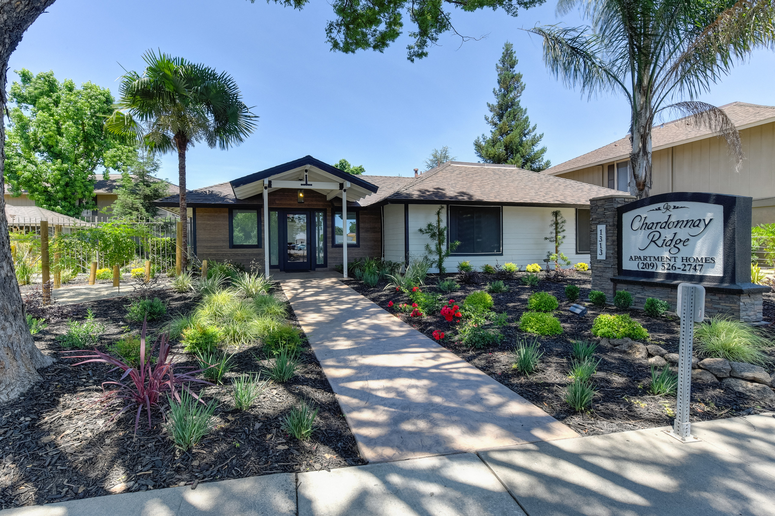 Clubhouse, Leasing Office and Monument Sign