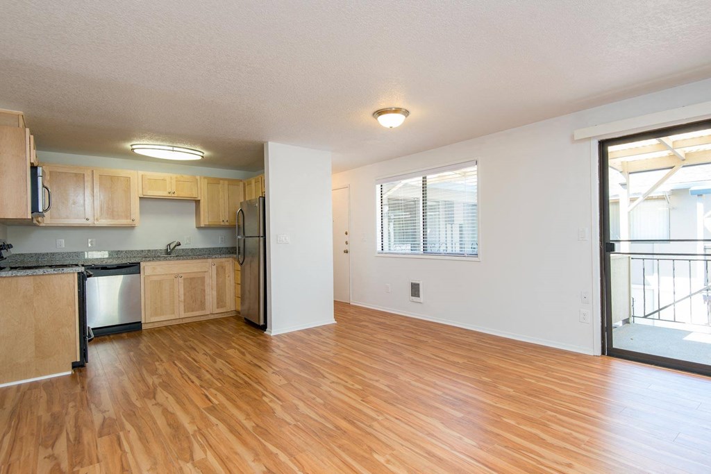 Carolyn Court | Dining