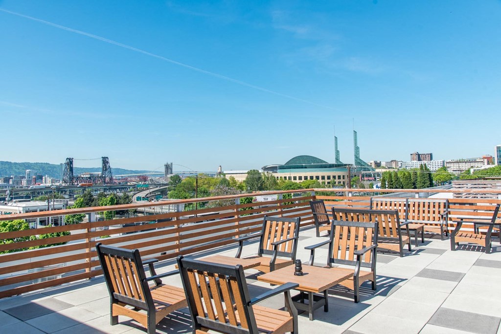 Central Eastside | Rooftop Lounge