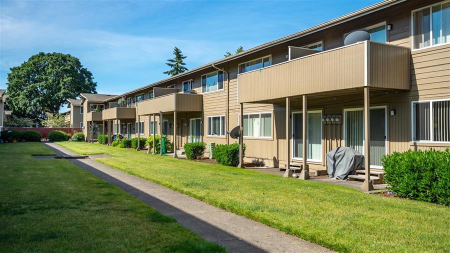 Country Oaks exterior buildings