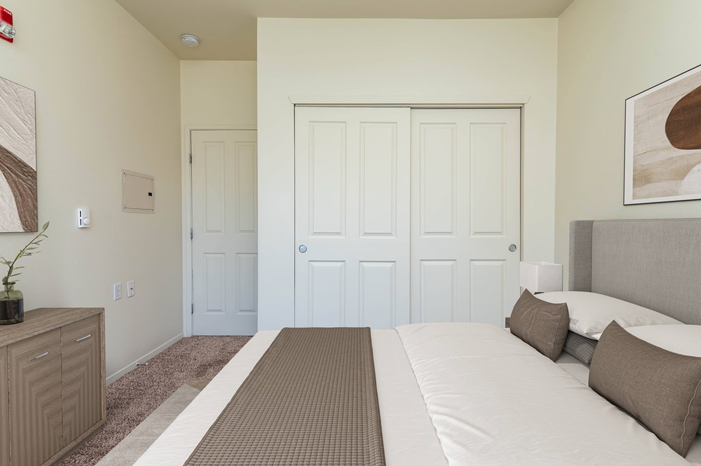 Center Pointe | Bedroom