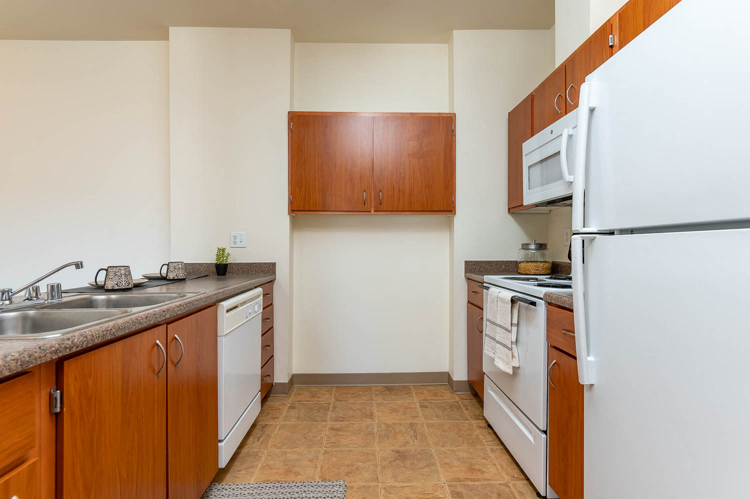 Center Pointe | Two Bedroom Kitchen