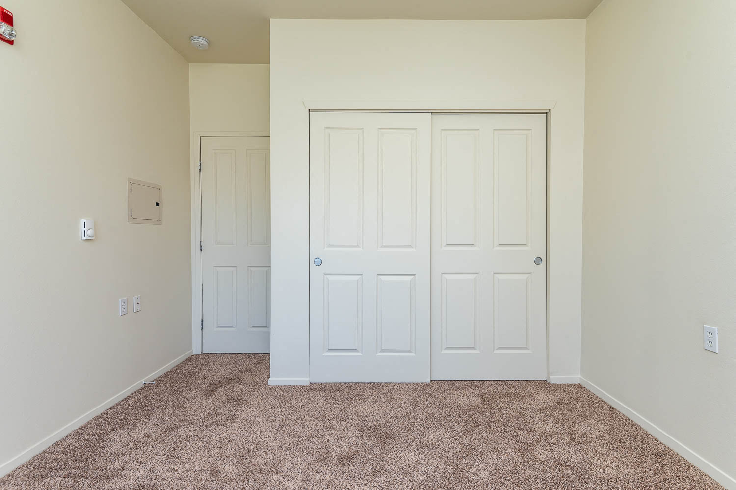 Center Pointe | Bedroom Closet