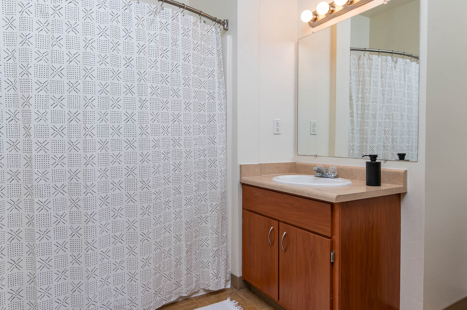 Center Pointe | Bathroom 2